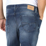 Blue button fly closure jeans with pockets and logo details